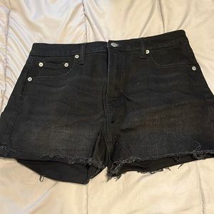 Gap Women’s black denim shorts 3inch